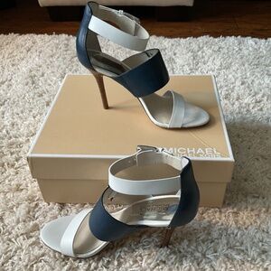 💐NEW IN BOX💐Michael Kors Adriana Ankle Strap Heels Sandals White/Blue - size 6